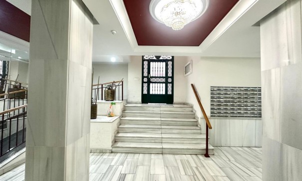 Resale - Wohnung Appartement -
Torrevieja - Centro