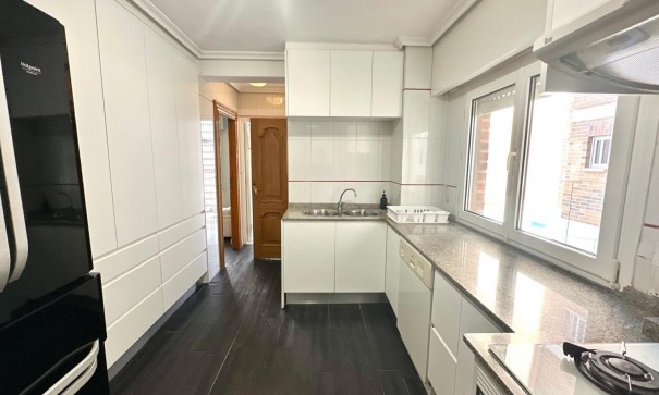 Återförsäljning - Lägenhet lägenhet -
Orihuela Costa - Campoamor