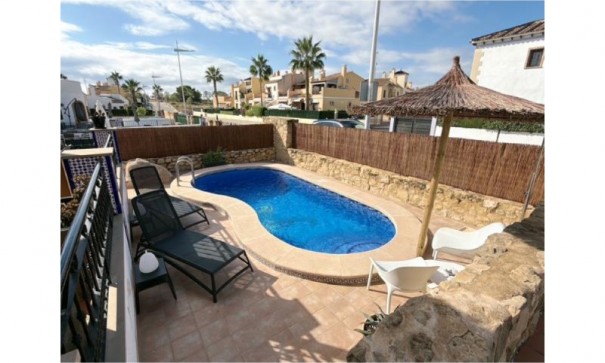 Videresalg - Fritliggende villa -
Algorfa