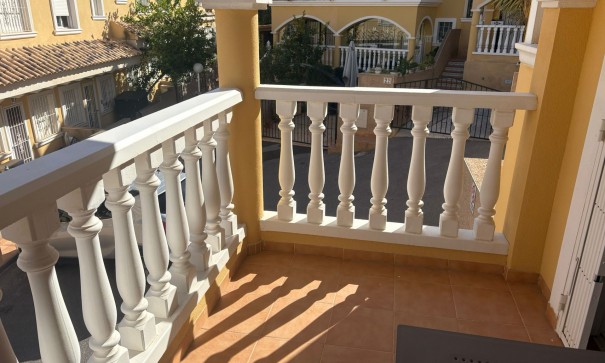 Videresalg - Byhus -
Algorfa