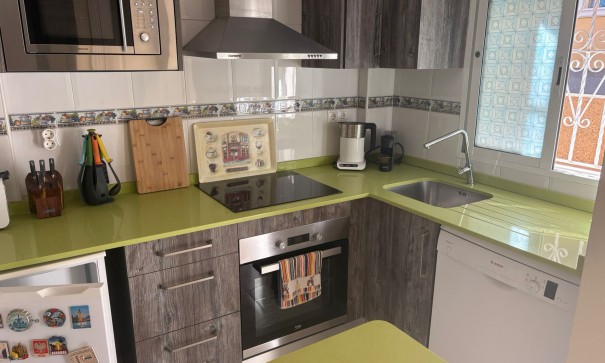 Videresalg - Byhus -
Algorfa