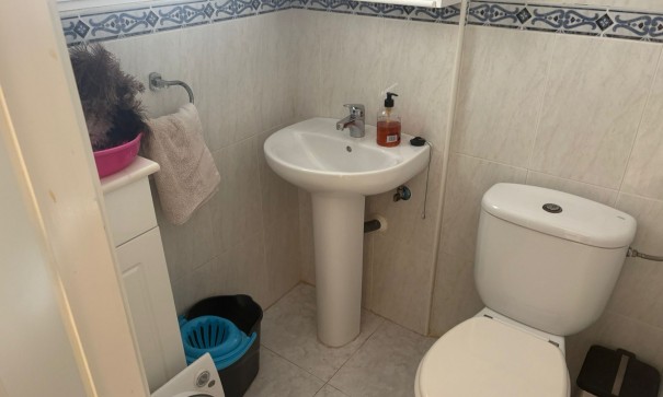 Videresalg - Byhus -
Algorfa