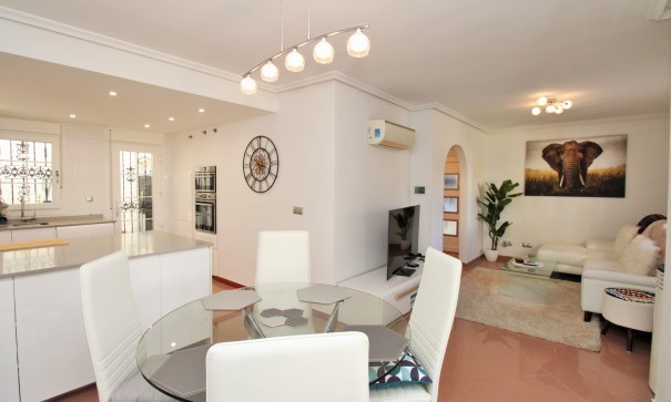 Videresalg - Fritliggende villa -
Villamartín - LOS DOLSES