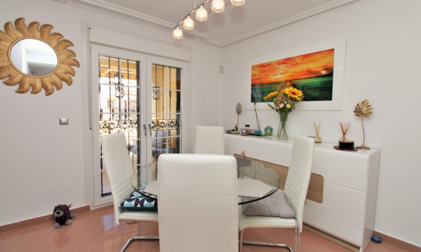 Videresalg - Fritliggende villa -
Villamartín - LOS DOLSES