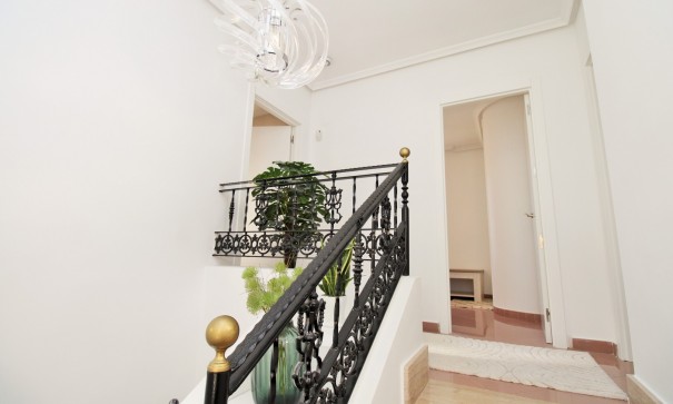 Videresalg - Fritliggende villa -
Villamartín - LOS DOLSES