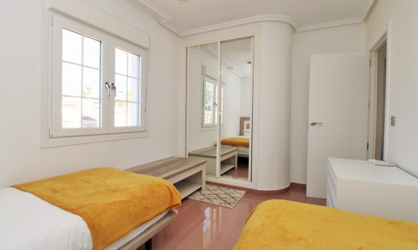 Videresalg - Fritliggende villa -
Villamartín - LOS DOLSES