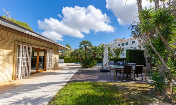 Återförsäljning - Fristående villa -
Orihuela Costa - Las Filipinas