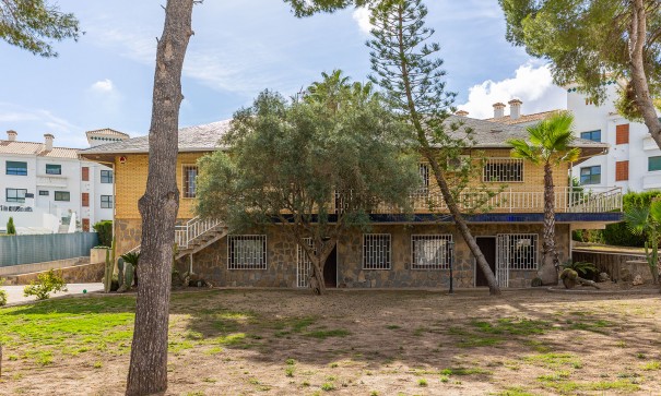 Återförsäljning - Fristående villa -
Orihuela Costa - Las Filipinas