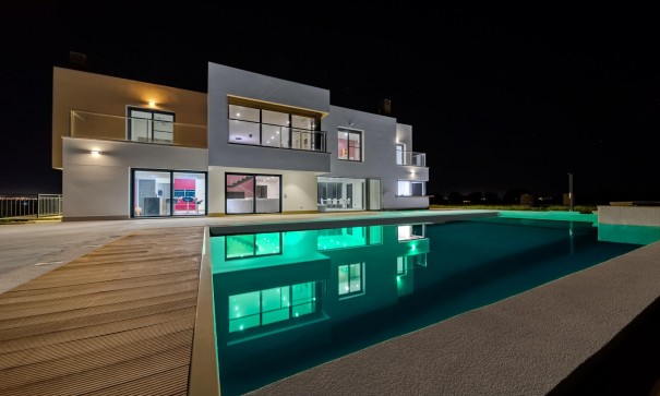 Venta - Chalet Independiente -
La Marina