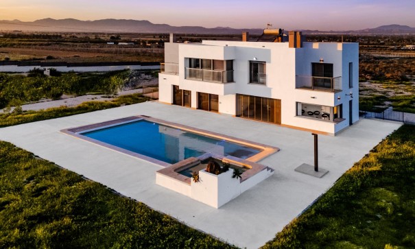 Venta - Chalet Independiente -
La Marina