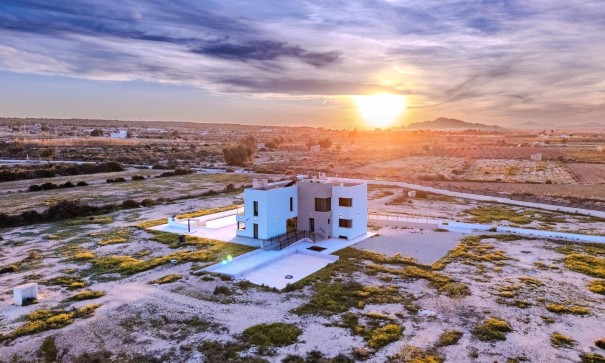 Venta - Chalet Independiente -
La Marina