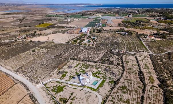 Venta - Chalet Independiente -
La Marina