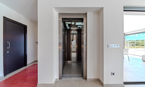 Venta - Chalet Independiente -
La Marina