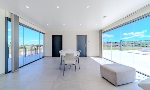 Venta - Chalet Independiente -
La Marina