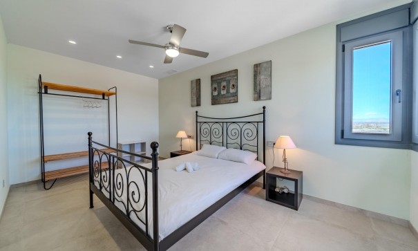 Venta - Chalet Independiente -
La Marina