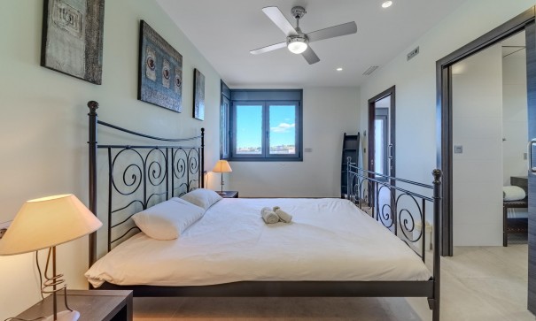 Venta - Chalet Independiente -
La Marina