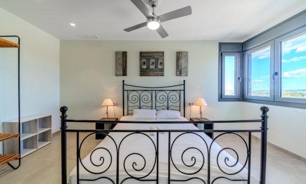 Venta - Chalet Independiente -
La Marina