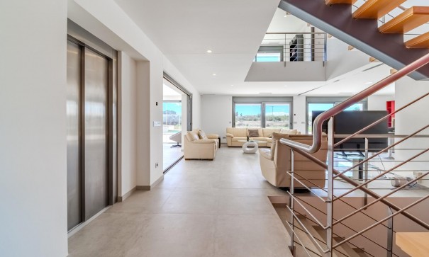 Venta - Chalet Independiente -
La Marina