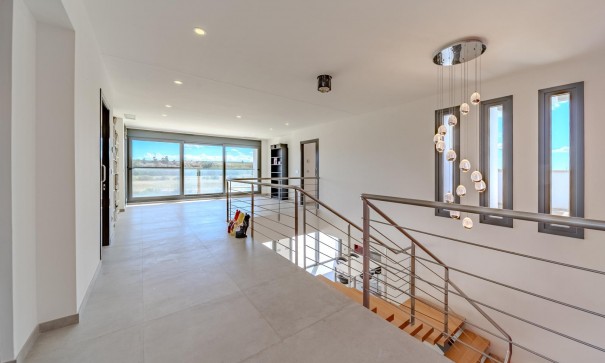 Venta - Chalet Independiente -
La Marina