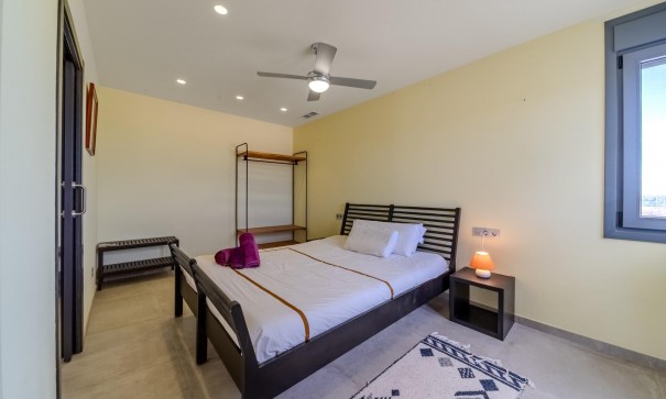 Venta - Chalet Independiente -
La Marina