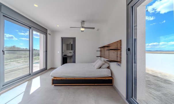 Venta - Chalet Independiente -
La Marina