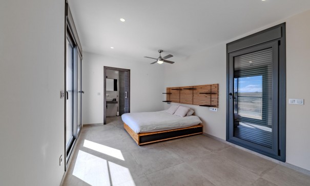 Venta - Chalet Independiente -
La Marina