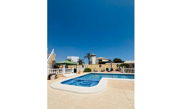 Återförsäljning - Fristående villa -
Torrevieja - 0