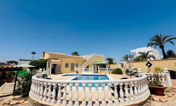 Återförsäljning - Fristående villa -
Torrevieja - 0