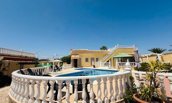 Återförsäljning - Fristående villa -
Torrevieja - 0