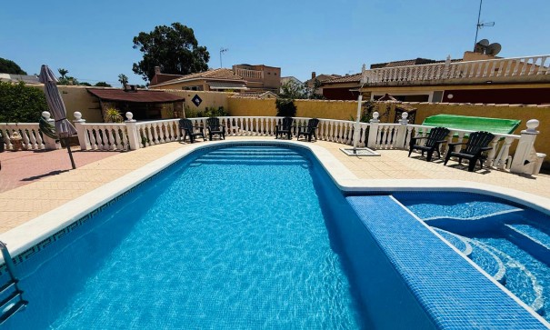 Återförsäljning - Fristående villa -
Torrevieja - 0