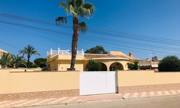 Återförsäljning - Fristående villa -
Torrevieja - 0