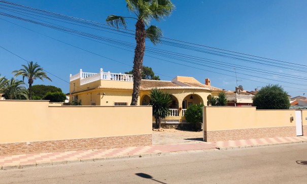 Återförsäljning - Fristående villa -
Torrevieja - 0