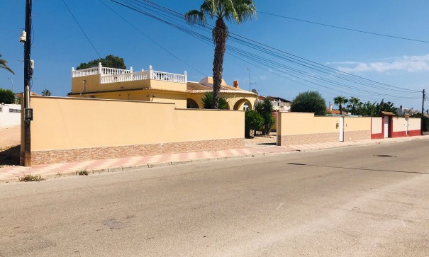 Återförsäljning - Fristående villa -
Torrevieja - 0