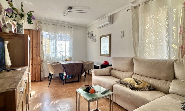 Återförsäljning - Villa i parhus -
Orihuela Costa - Los Altos