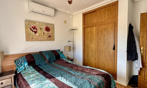 Återförsäljning - Villa i parhus -
Orihuela Costa - Los Altos