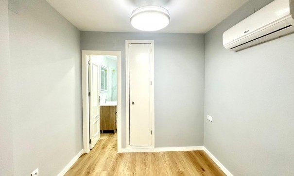 Videresalg - Lejlighed lejlighed -
Torrevieja - La Mata pueblo