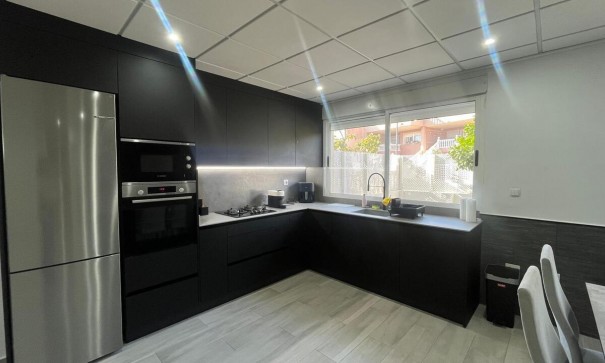 Sprzedaż - Dom miejski -
Algorfa