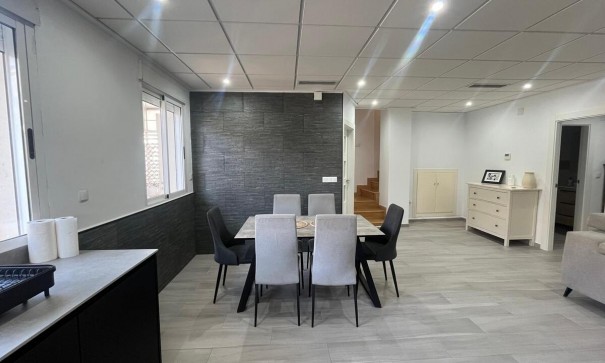 Sprzedaż - Dom miejski -
Algorfa