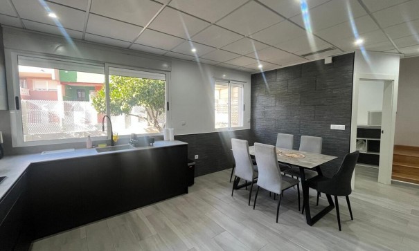 Sprzedaż - Dom miejski -
Algorfa