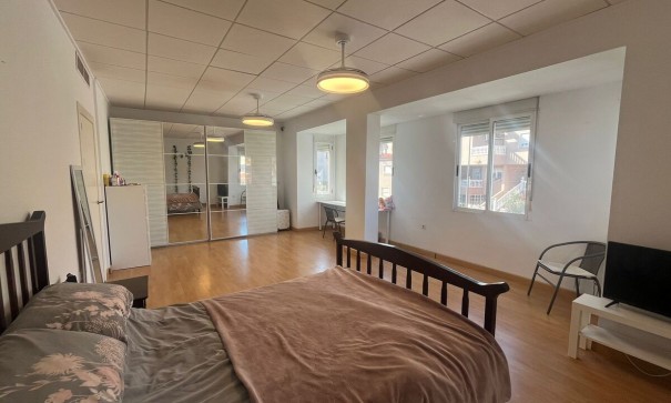 Sprzedaż - Dom miejski -
Algorfa