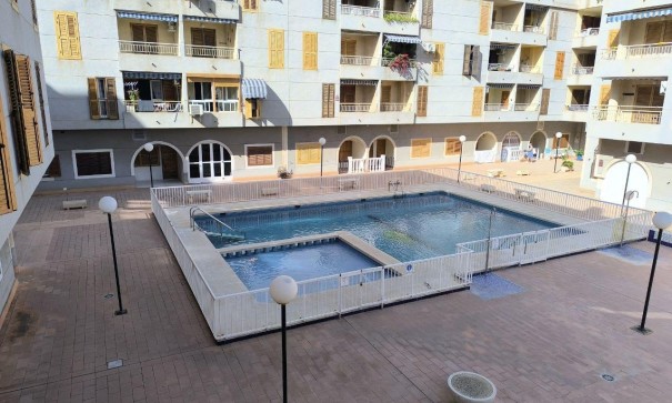 Återförsäljning - Lägenhet lägenhet -
Torrevieja - Acequion