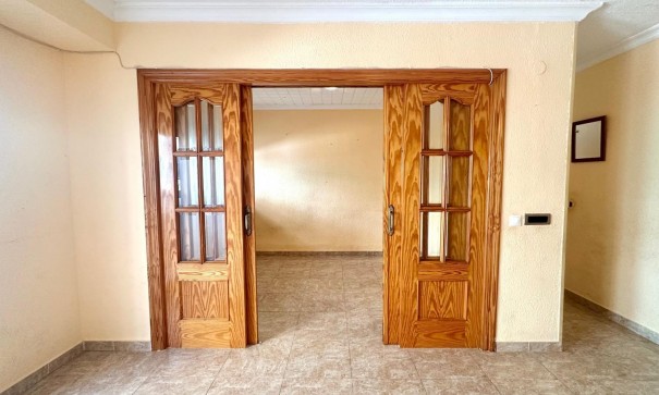 Återförsäljning - Lägenhet lägenhet -
Torrevieja - Estacion de autobuses