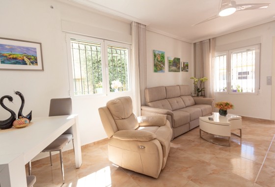 Revente - Villa mitoyenne -
La Zenia