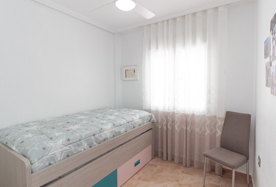 Revente - Villa mitoyenne -
La Zenia