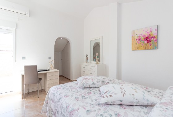 Revente - Villa mitoyenne -
La Zenia