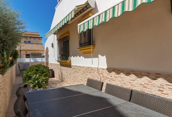 Revente - Villa mitoyenne -
La Zenia