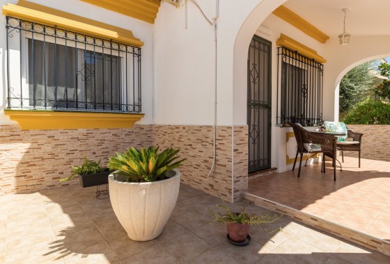 Revente - Villa mitoyenne -
La Zenia