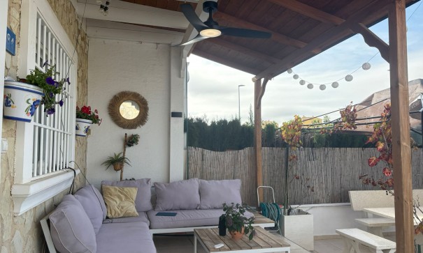 Återförsäljning - Radhus -
Algorfa