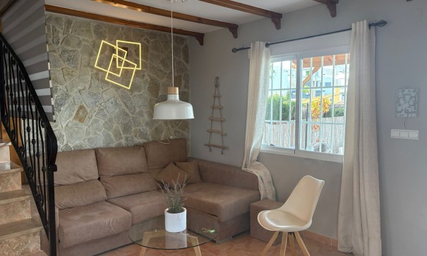 Återförsäljning - Radhus -
Algorfa