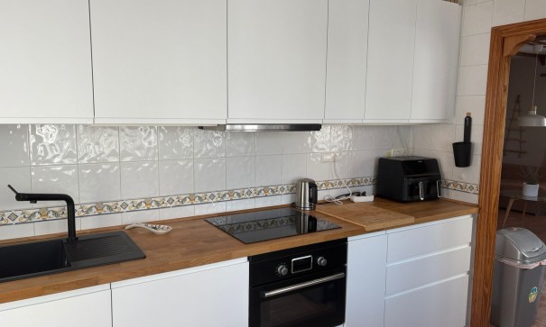 Återförsäljning - Radhus -
Algorfa